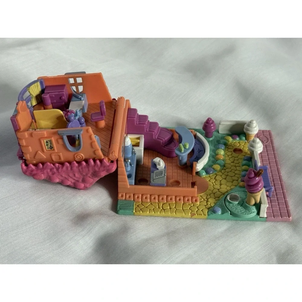 VTG 1995 Polly Pocket Bluebird Ice Cream Parlor Scented Playset No Figures
